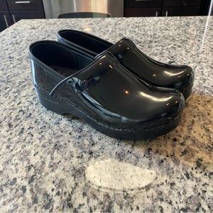 Women’s Dansko Professional Clog Black Patent Leather Size 38 Narrow 412020202